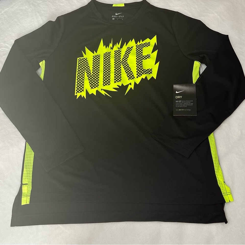 NWT Boys Nike Dry Fit Long Sleeve Tee Size Large Black and Neon Green